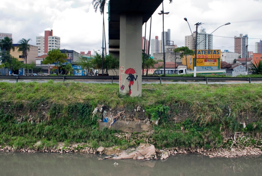 Saci Urbano pesca no Rio Tamanduateí. #rios poluídos